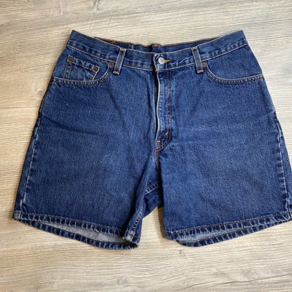Vintage Levi’s High Waist Mom Shorts - Picture 2 of 5
